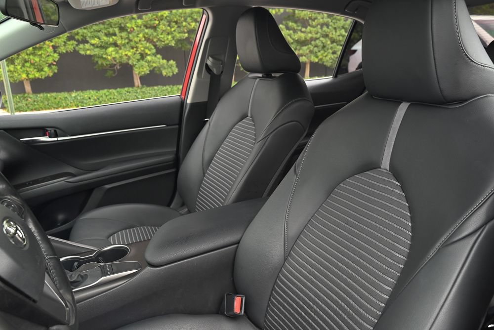 Used 2022 Toyota Camry SE FWD image 6