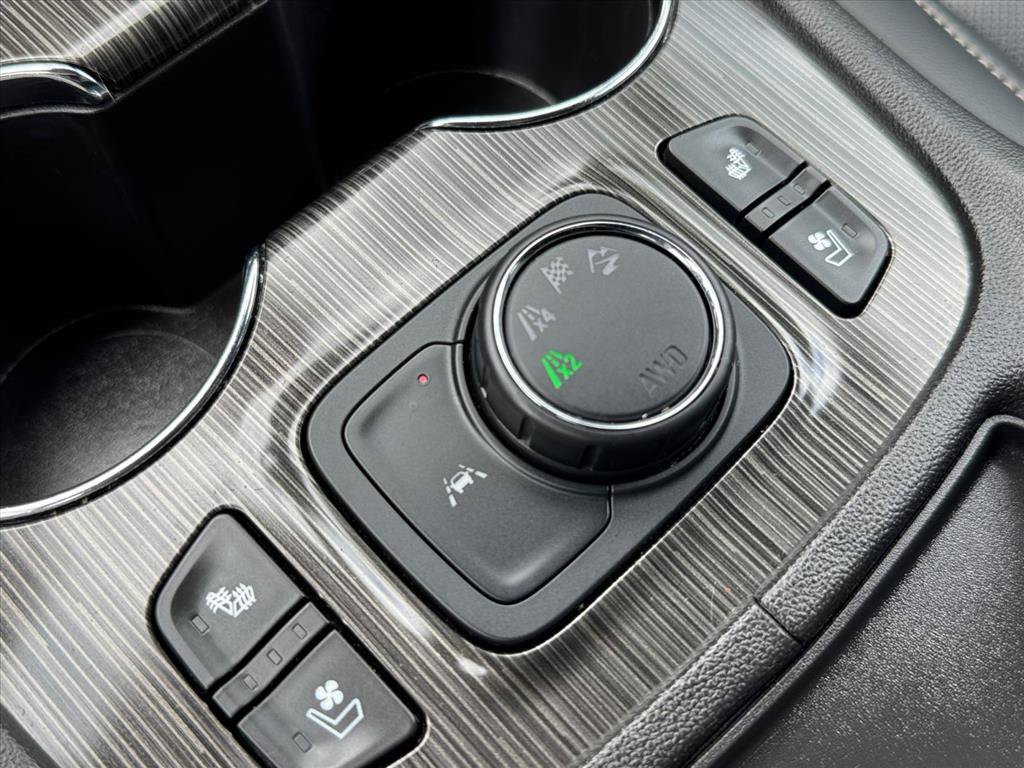 Used 2022 GMC Acadia SLT w/ Elevation Edition AWD/4WD image 25