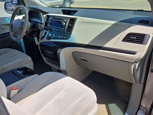 Used 2014 Toyota Sienna LE FWD image 20