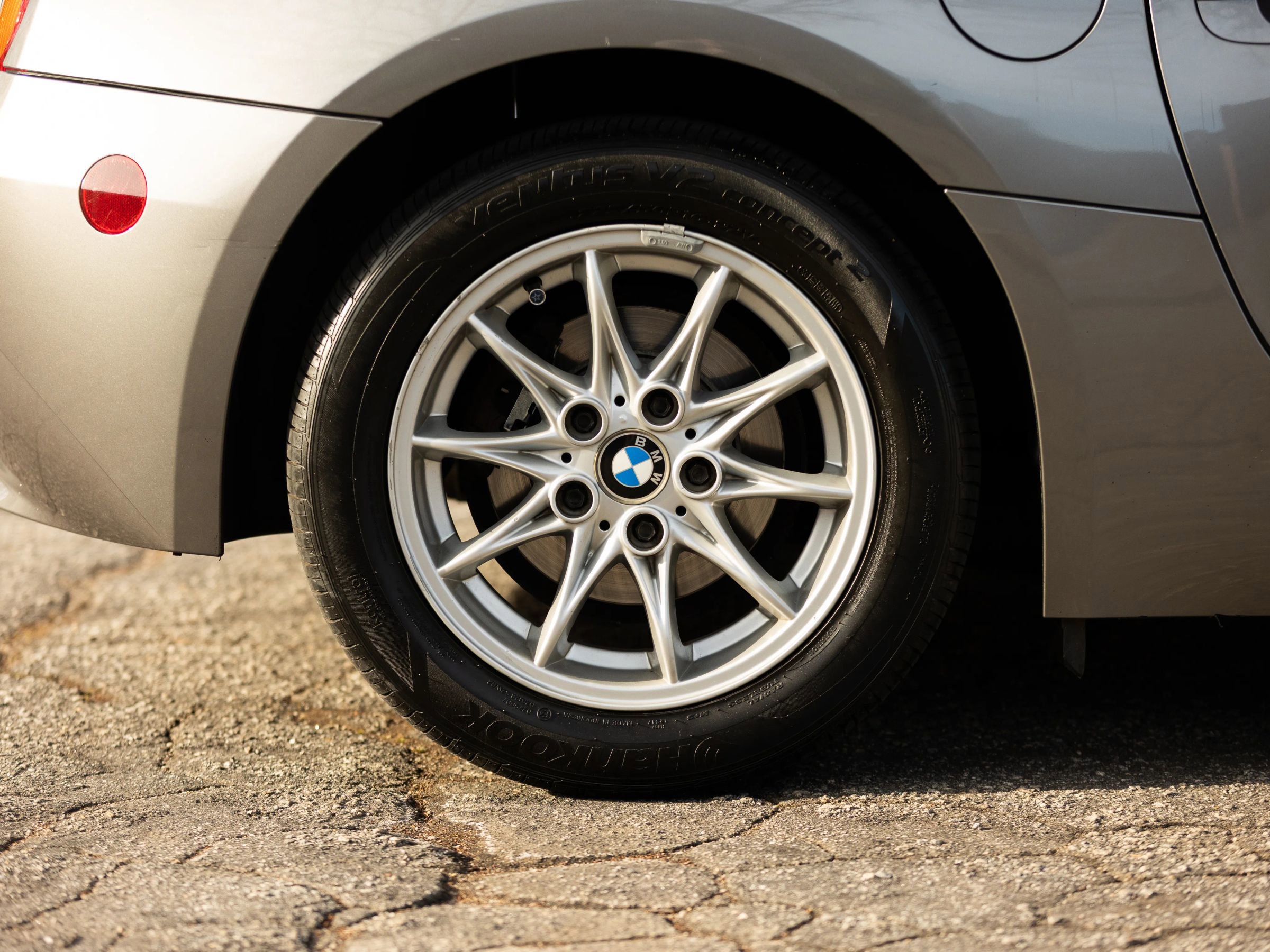 Used 2003 BMW Z4 2.5i image 13