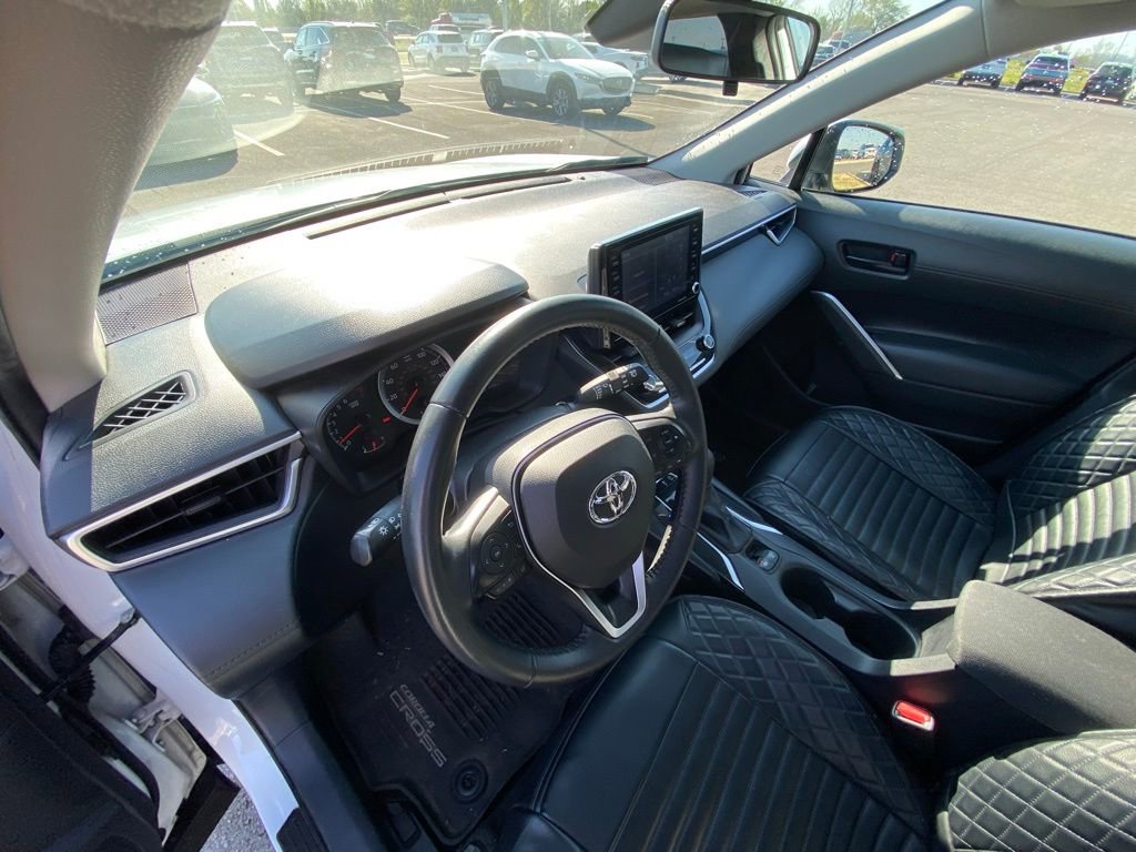 Used 2022 Toyota Corolla Cross LE w/ Moonroof Package image 9