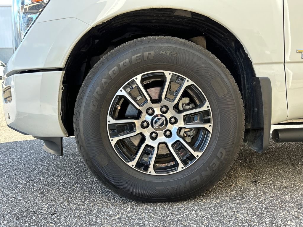Used 2023 Nissan Titan SV w/ SV Convenience Package image 7