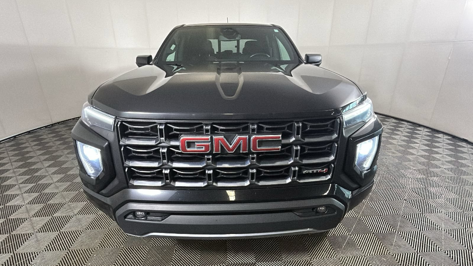Used 2023 GMC Canyon AT4 AWD/4WD image 8