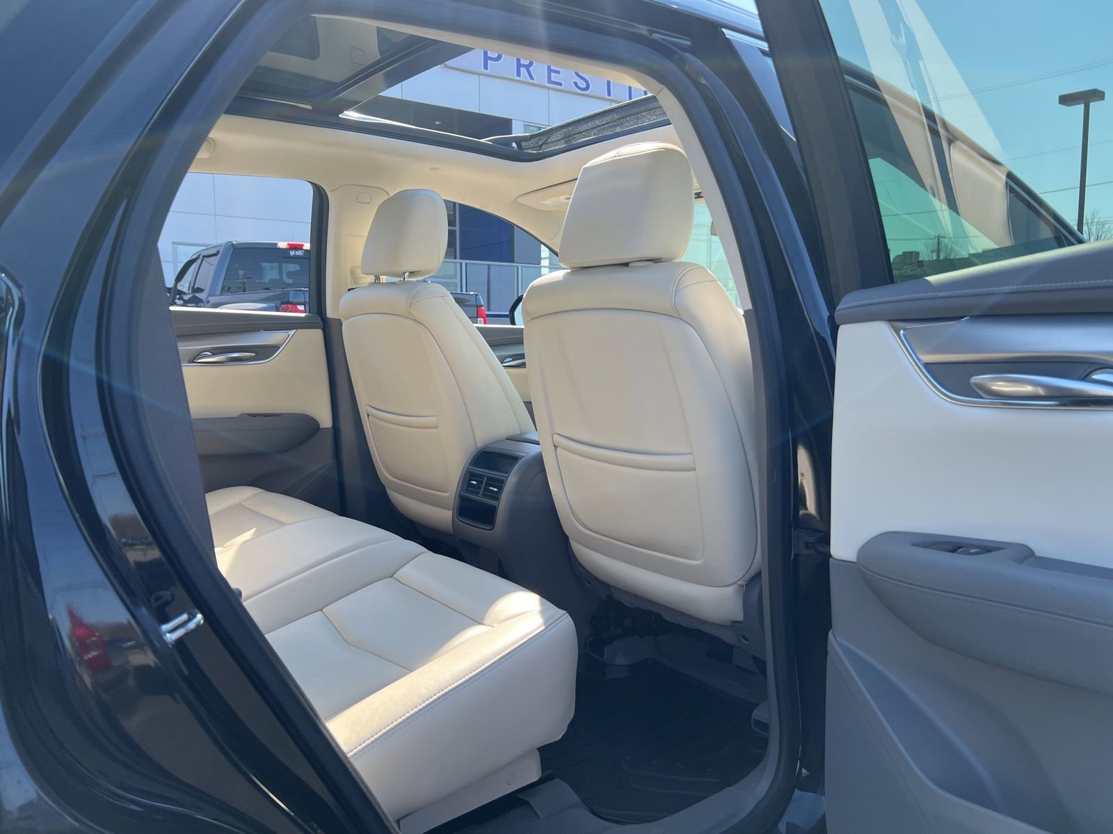 Used 2018 Cadillac XT5 Luxury w/ Driver Awareness Package image 55