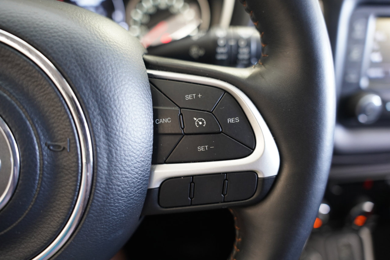 Used 2018 Jeep Compass Latitude w/ Safe & Security Group image 16