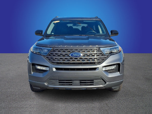 Used 2023 Ford Explorer XLT w/ Equipment Group 202A AWD/4WD image 2