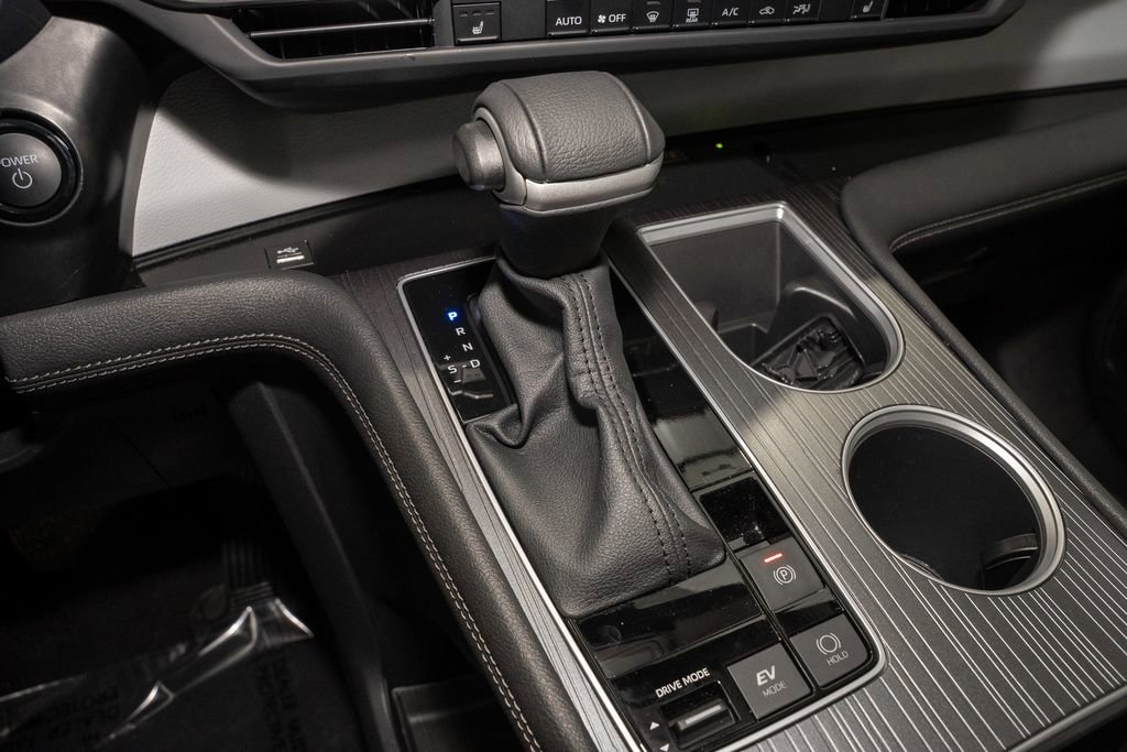 Used 2025 Toyota Sienna XLE image 19