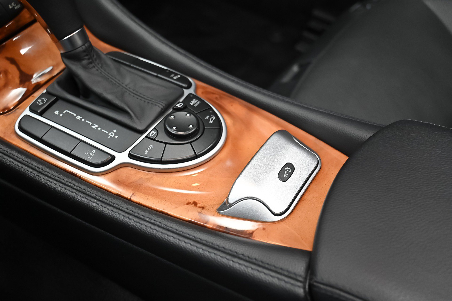 Used 2009 Mercedes-Benz SL 550 image 24
