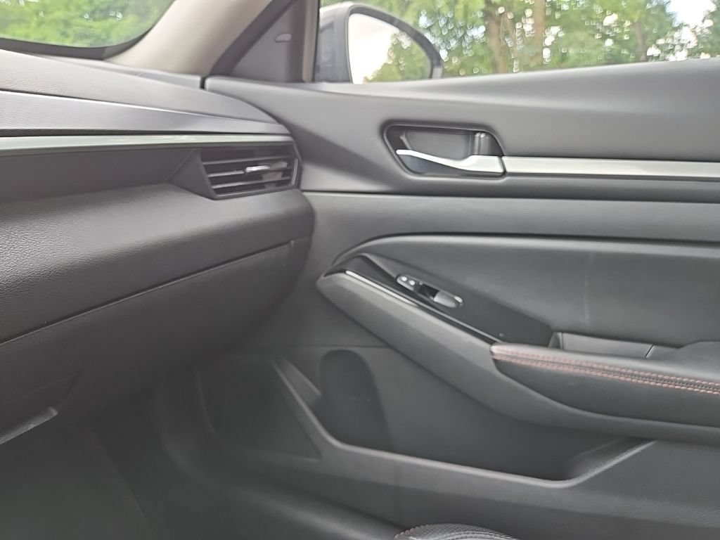 Used 2024 Nissan Altima 2.5 SR FWD image 29