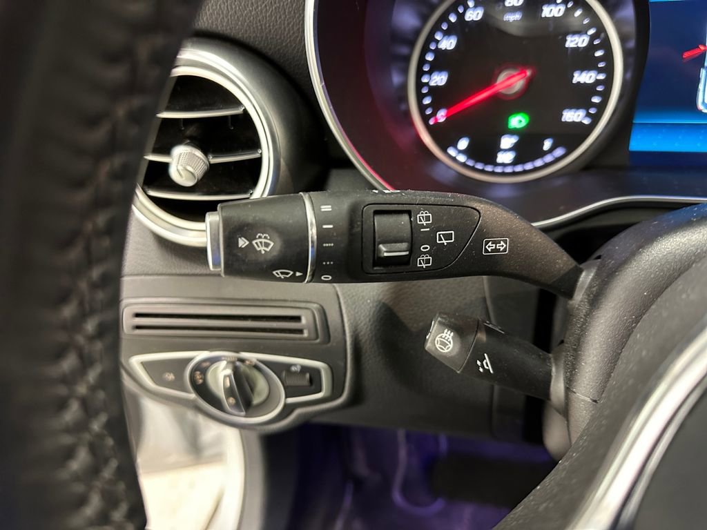 Used 2020 Mercedes-Benz GLC 300 4MATIC image 17