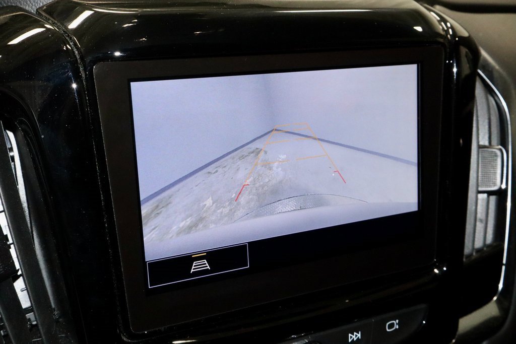 Used 2023 Chevrolet Traverse LT image 2