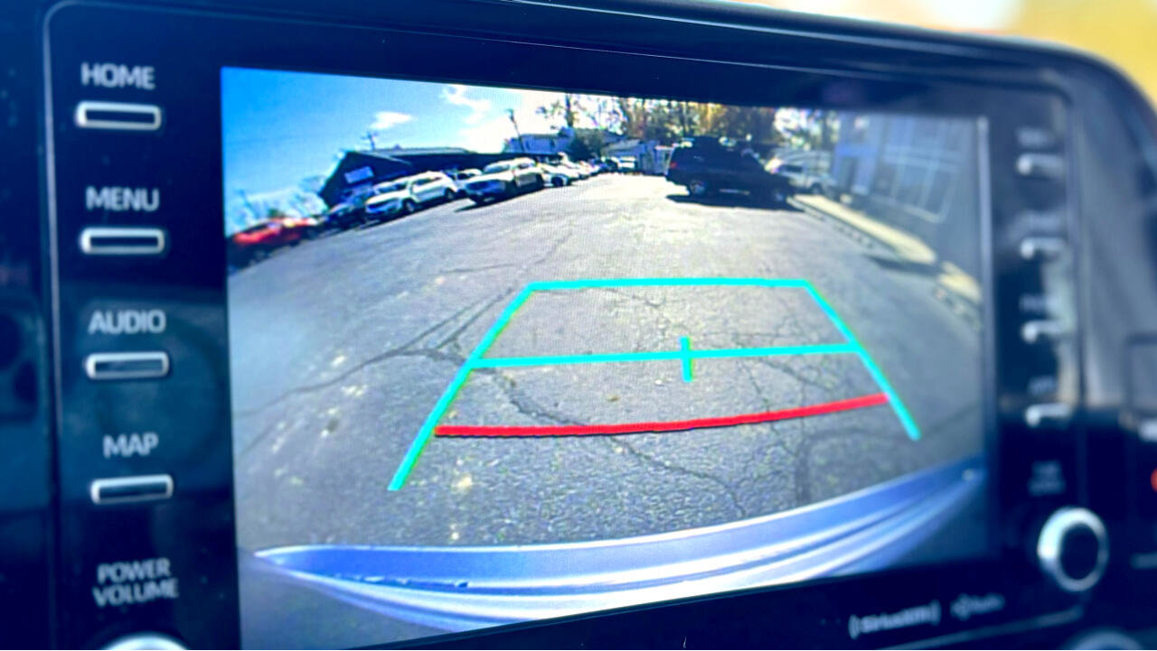 Used 2021 Toyota Highlander XLE image 29