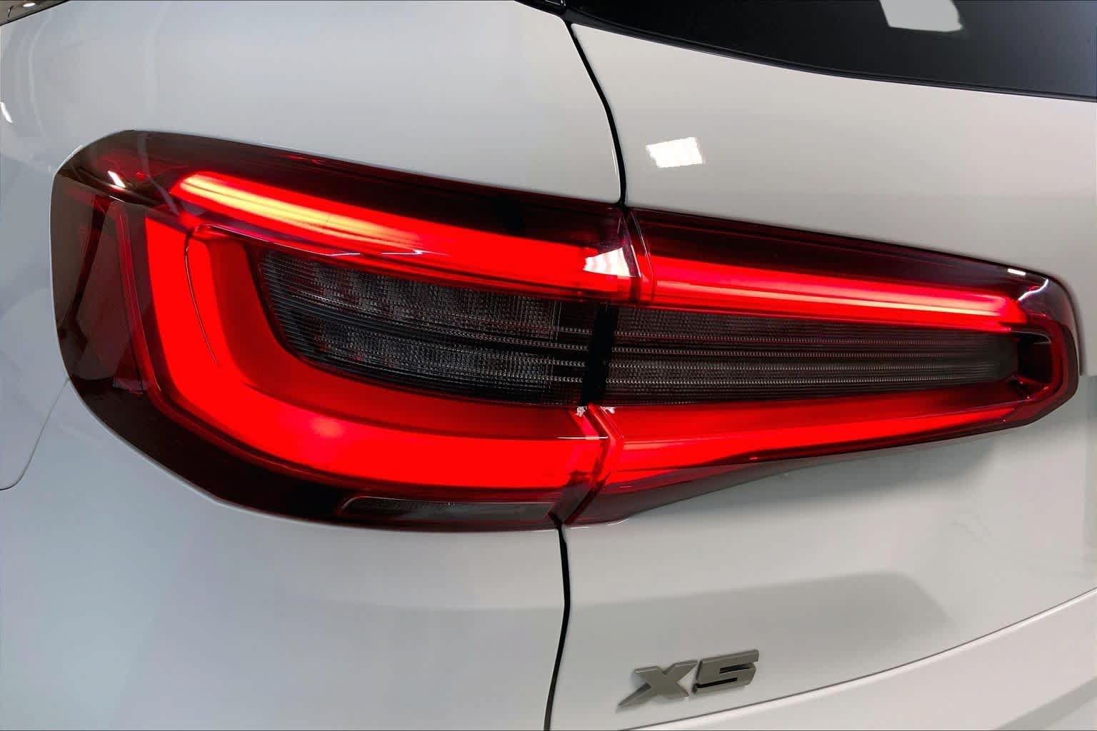 Used 2020 BMW X5 M50i w/ Executive Package AWD/4WD image 28