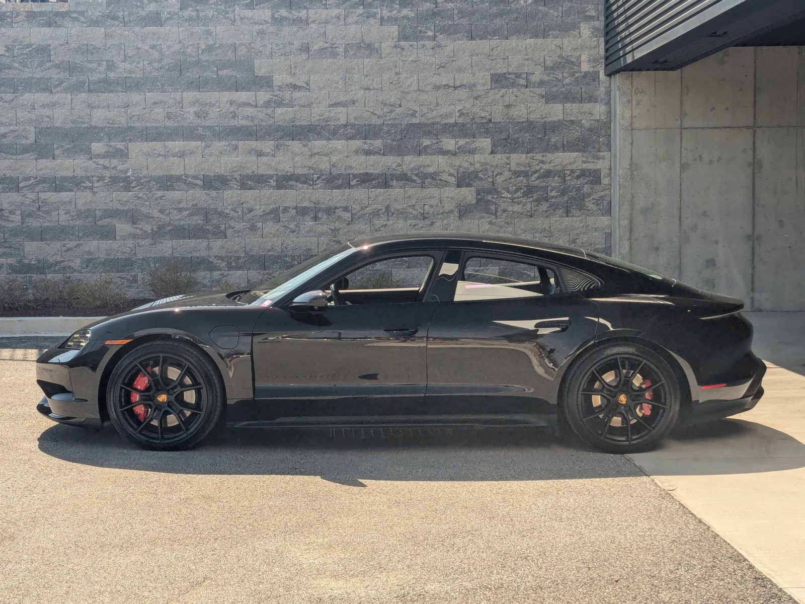 New 2025 Porsche Taycan GTS image 2