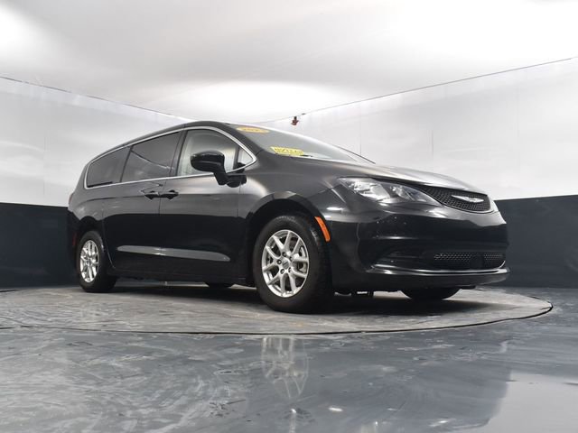 Used 2023 Chrysler Voyager LX image 49