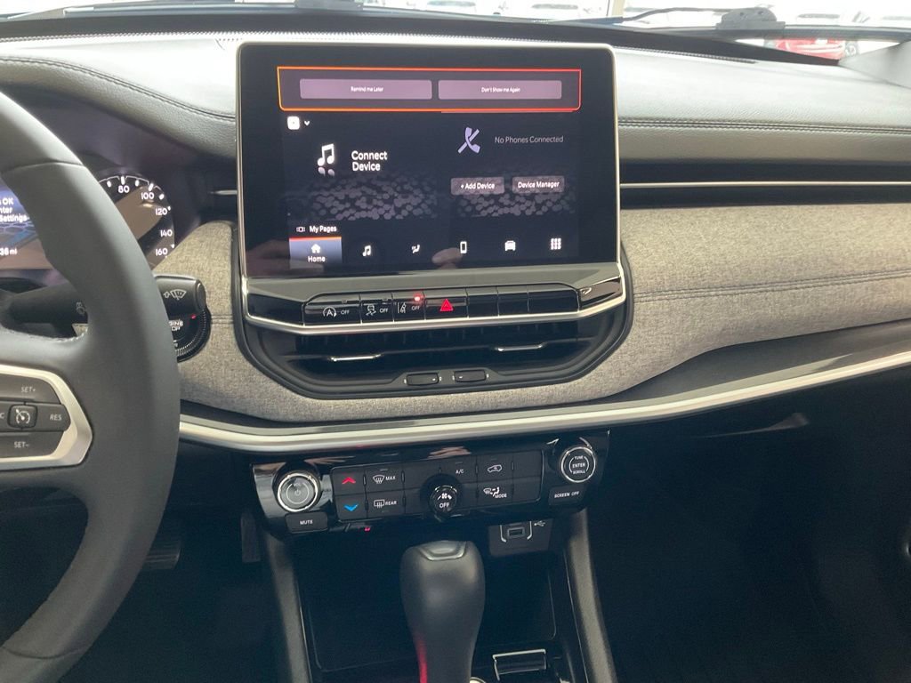 Used 2024 Jeep Compass Latitude image 16