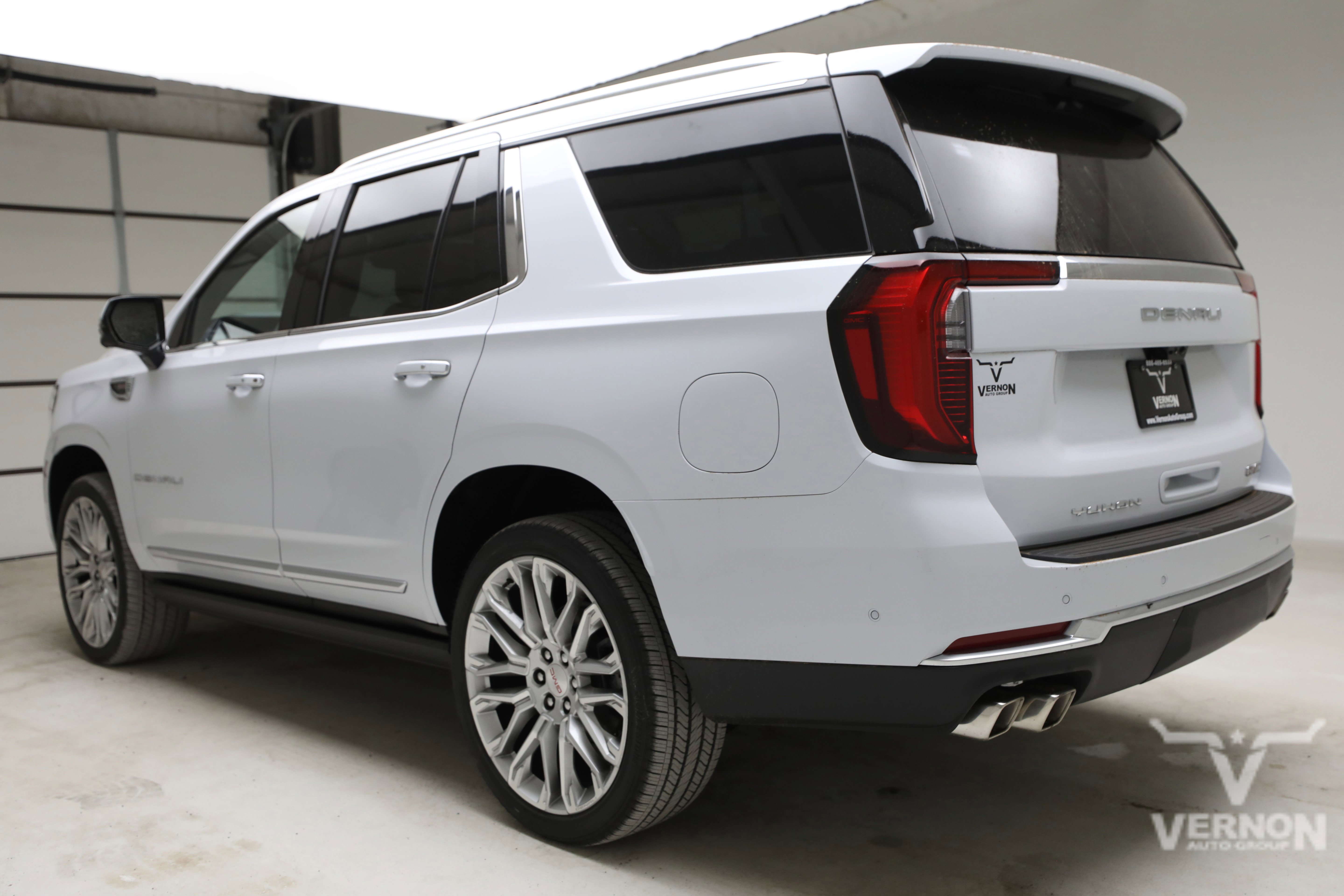 New 2026 GMC Yukon Denali w/ Denali Reserve Package AWD/4WD image 3