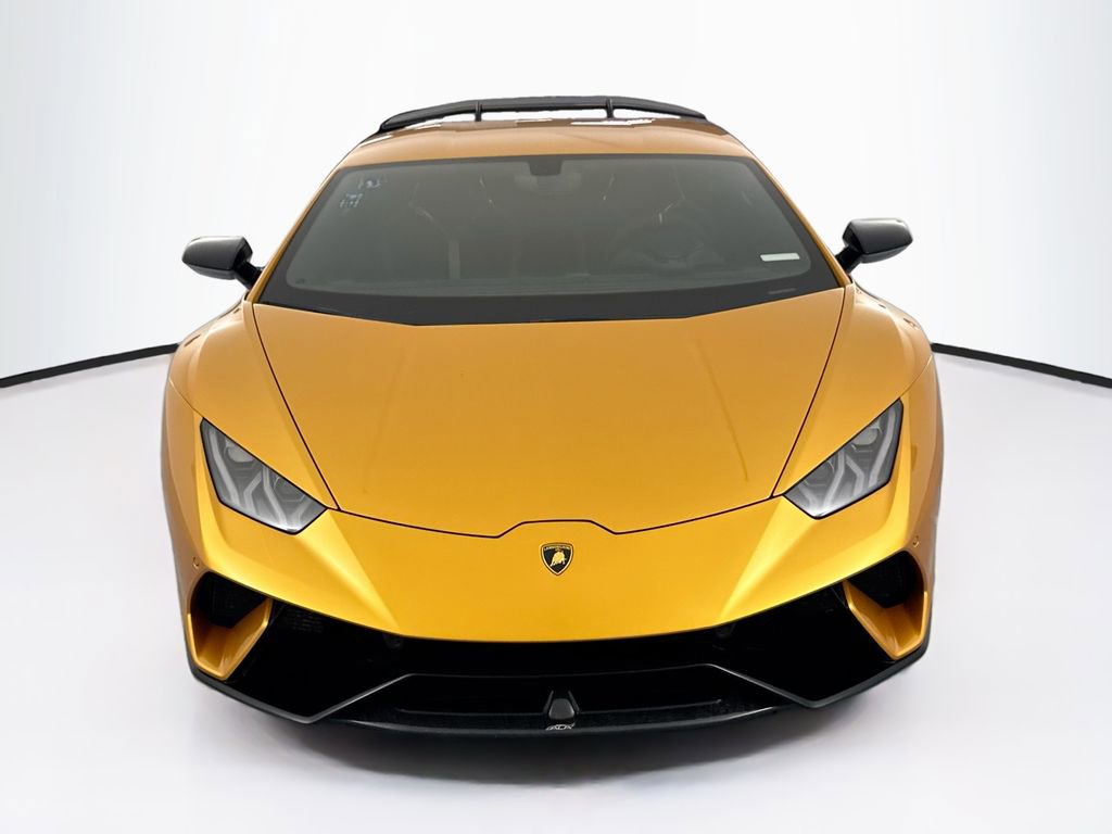 Used 2018 Lamborghini Huracan Performante AWD/4WD image 2