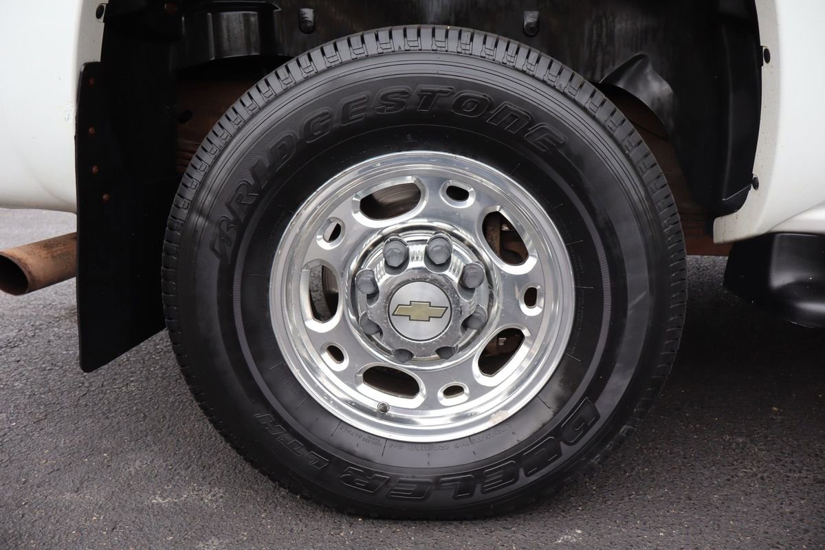 Used 2003 Chevrolet Suburban 2500 LT w/ LT Preferred Equipment Group image 47