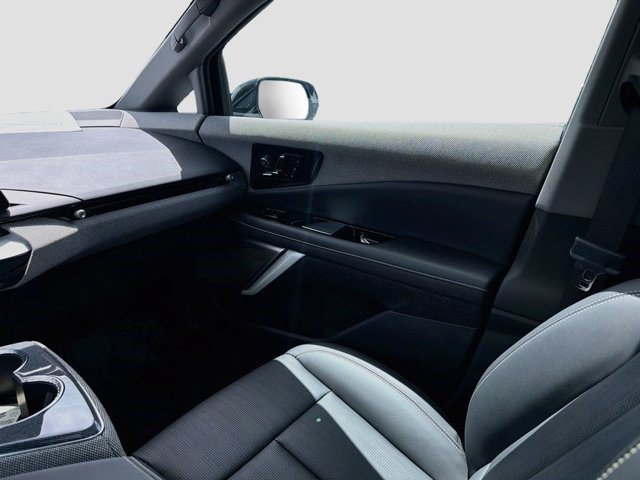 Certified 2025 Cadillac Optiq Sport 2 w/ LPO, Floor Liner Package AWD/4WD image 25
