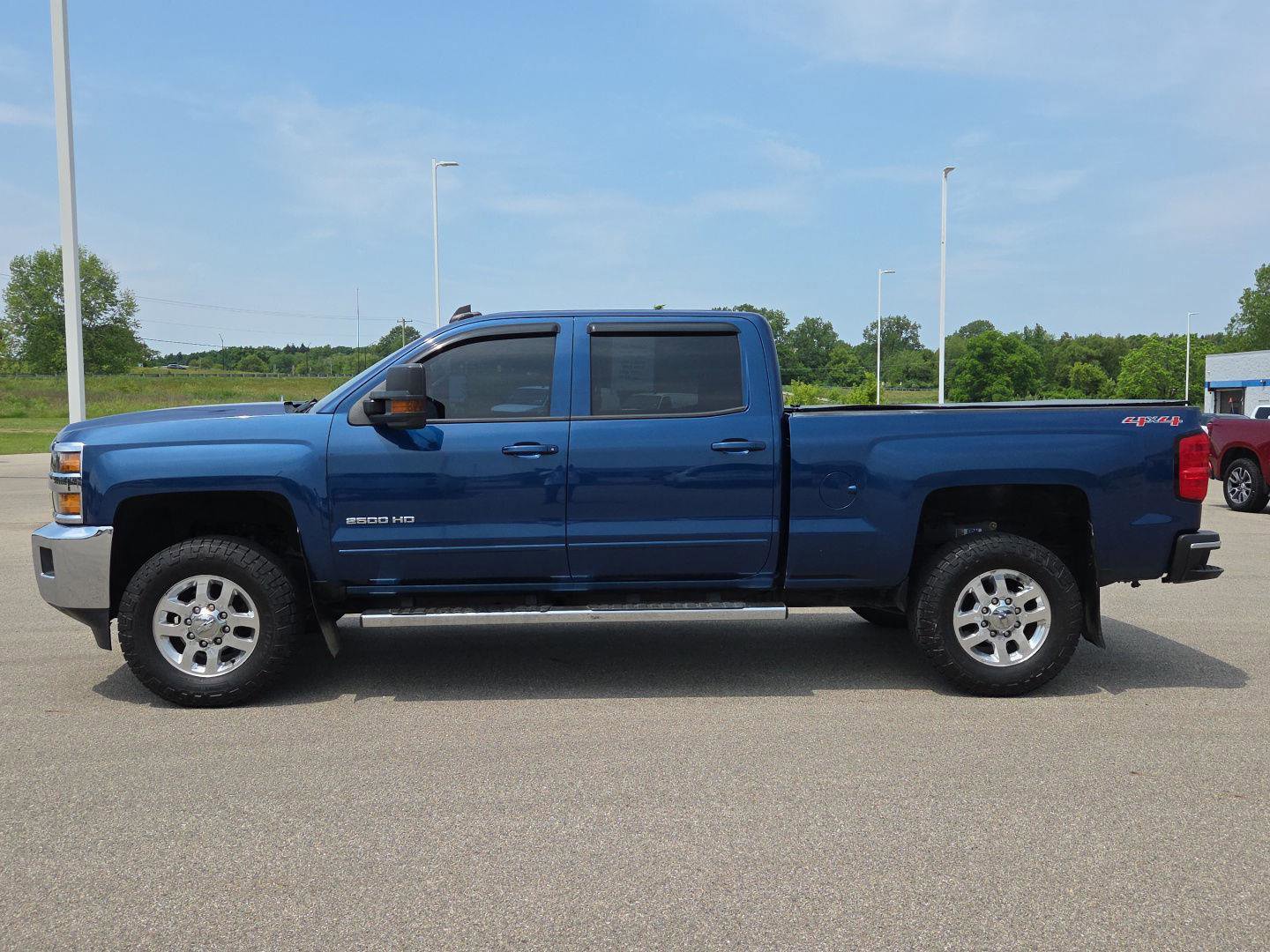 Used 2015 Chevrolet Silverado 2500 LT w/ LT Convenience Package AWD/4WD image 2