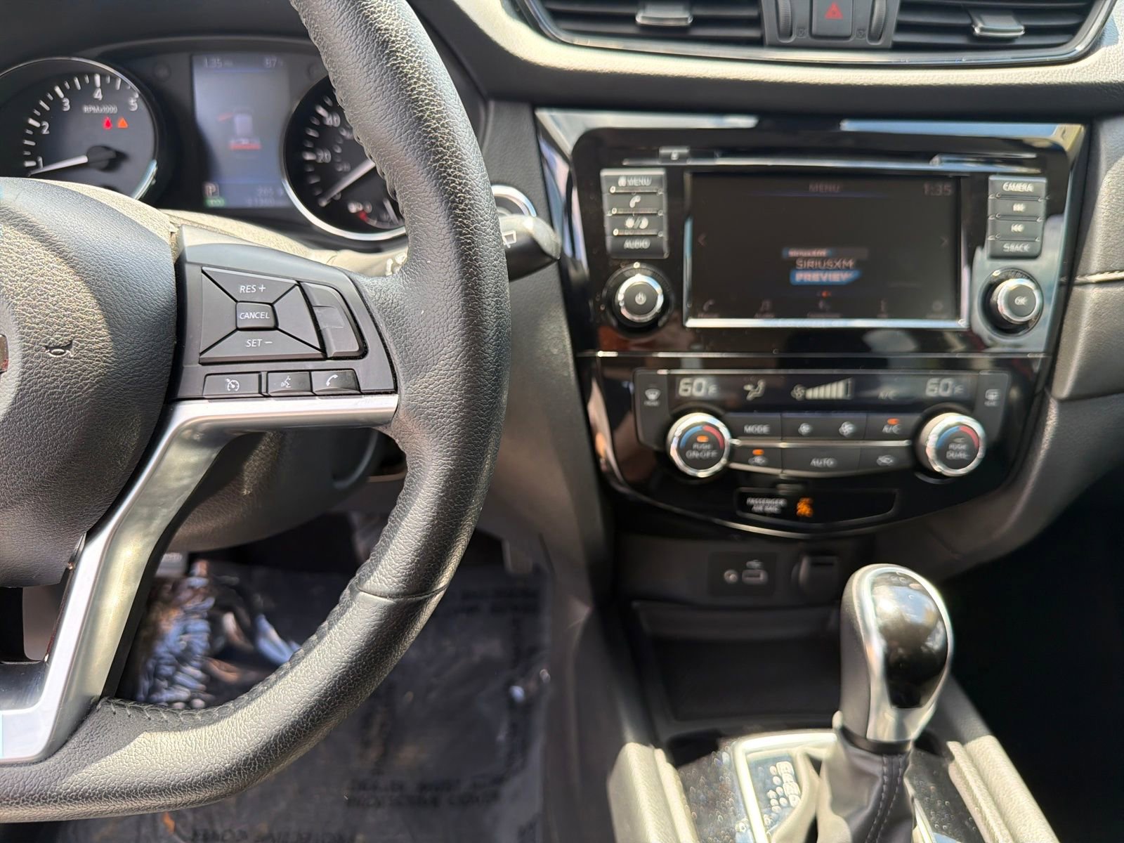 Used 2020 Nissan Rogue SV image 16