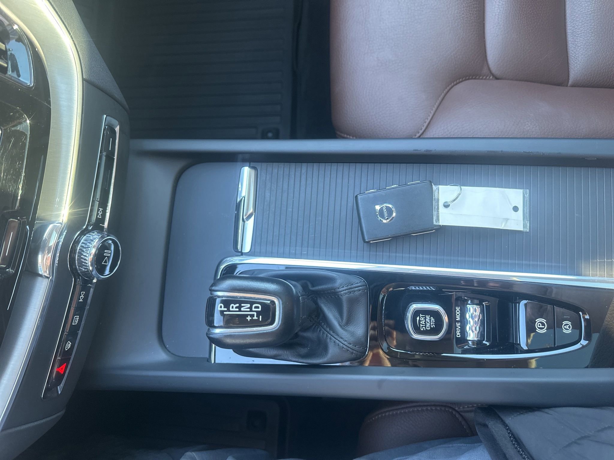 Used 2018 Volvo XC60 T5 Momentum w/ Convenience Package image 34