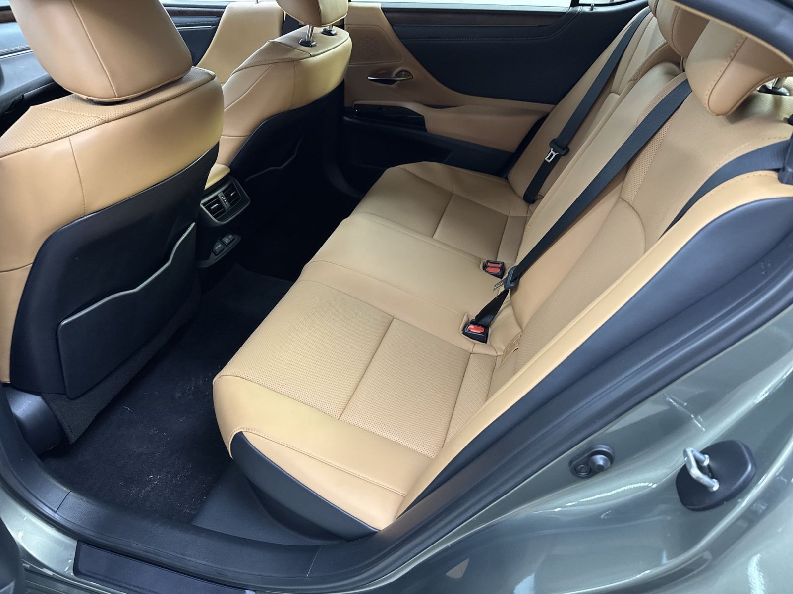 Used 2024 Lexus ES 300h w/ Premium Package FWD image 37