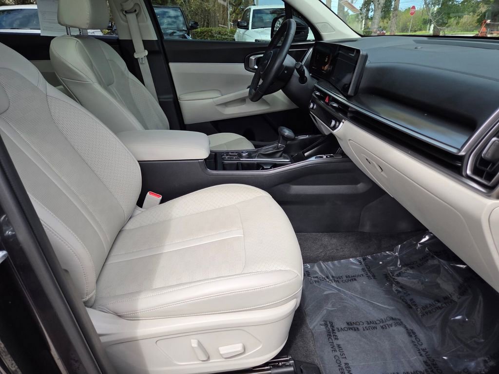 Used 2025 Kia Sorento EX w/ Panoramic Sunroof Package image 10