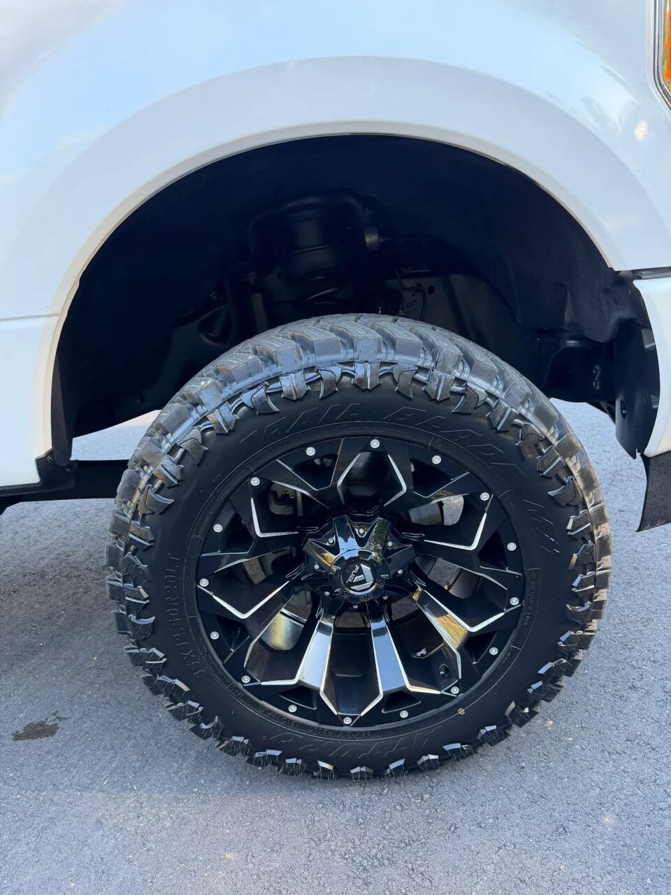 Used 2017 Ford F350 Platinum w/ Platinum Ultimate Package AWD/4WD image 10
