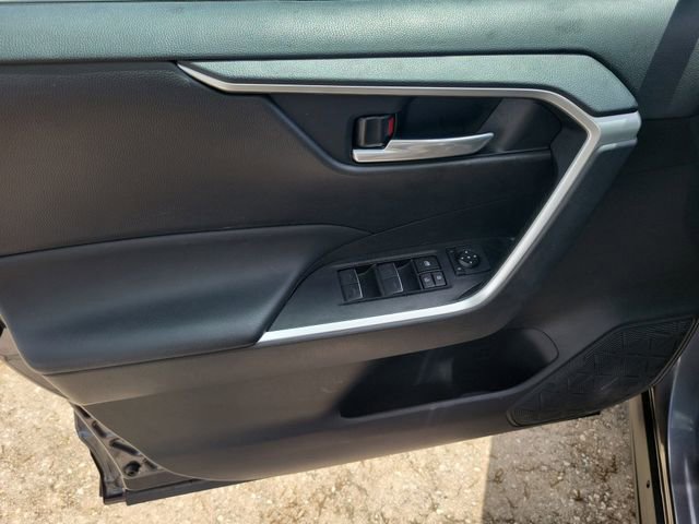 Used 2023 Toyota RAV4 SE image 13