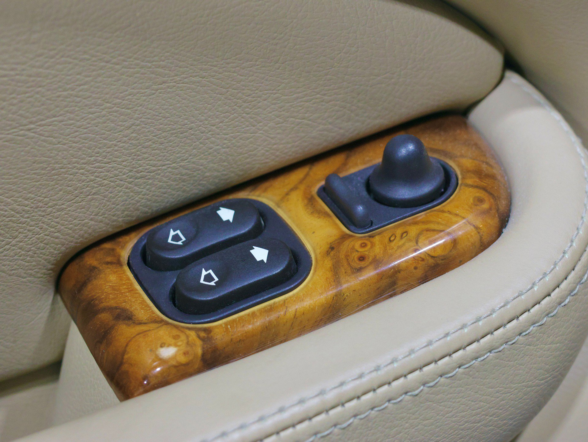 Used 2002 Jaguar XK8 Coupe image 71