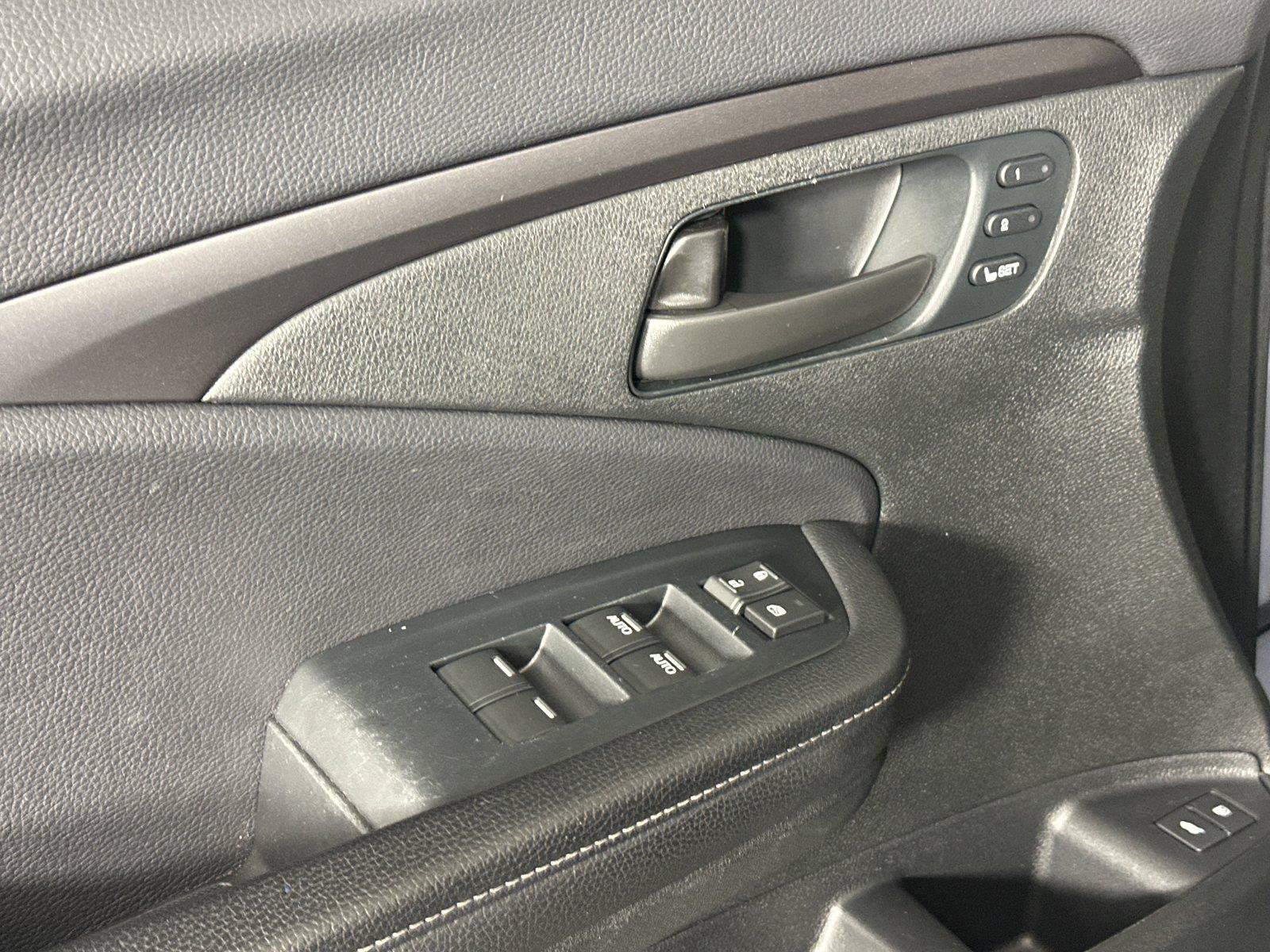 Used 2023 Honda Passport EX-L image 11