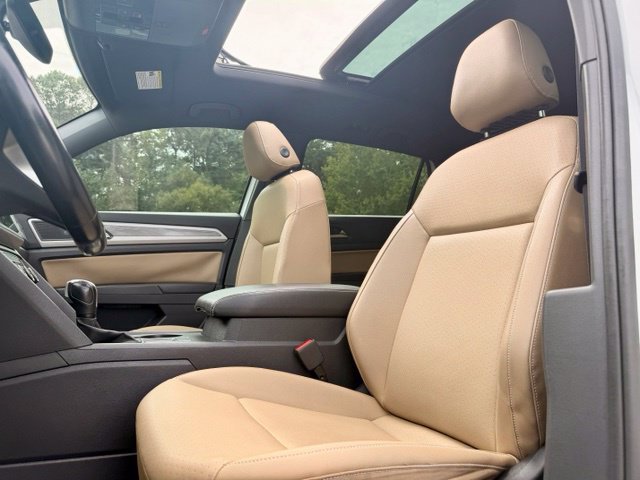Used 2020 Volkswagen Atlas Cross Sport SE w/ Panoramic Sunroof Package FWD image 27