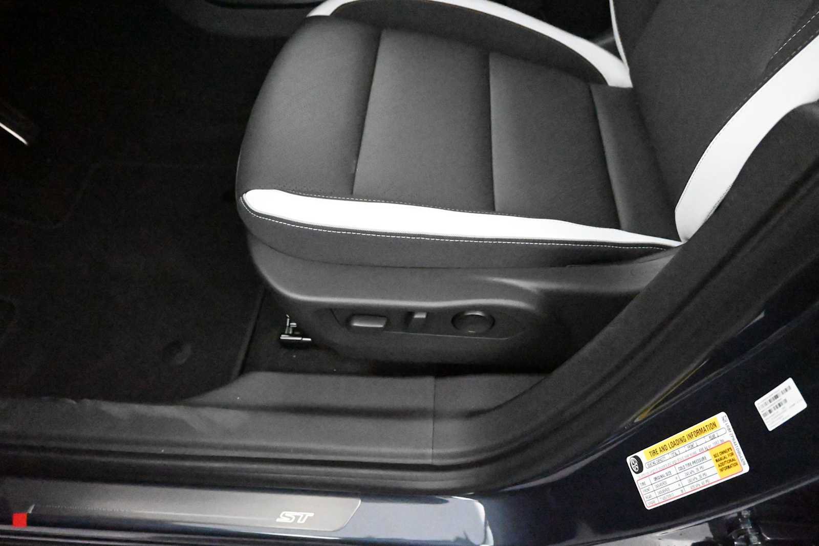 New 2026 Buick Envision Sport Touring AWD/4WD image 14