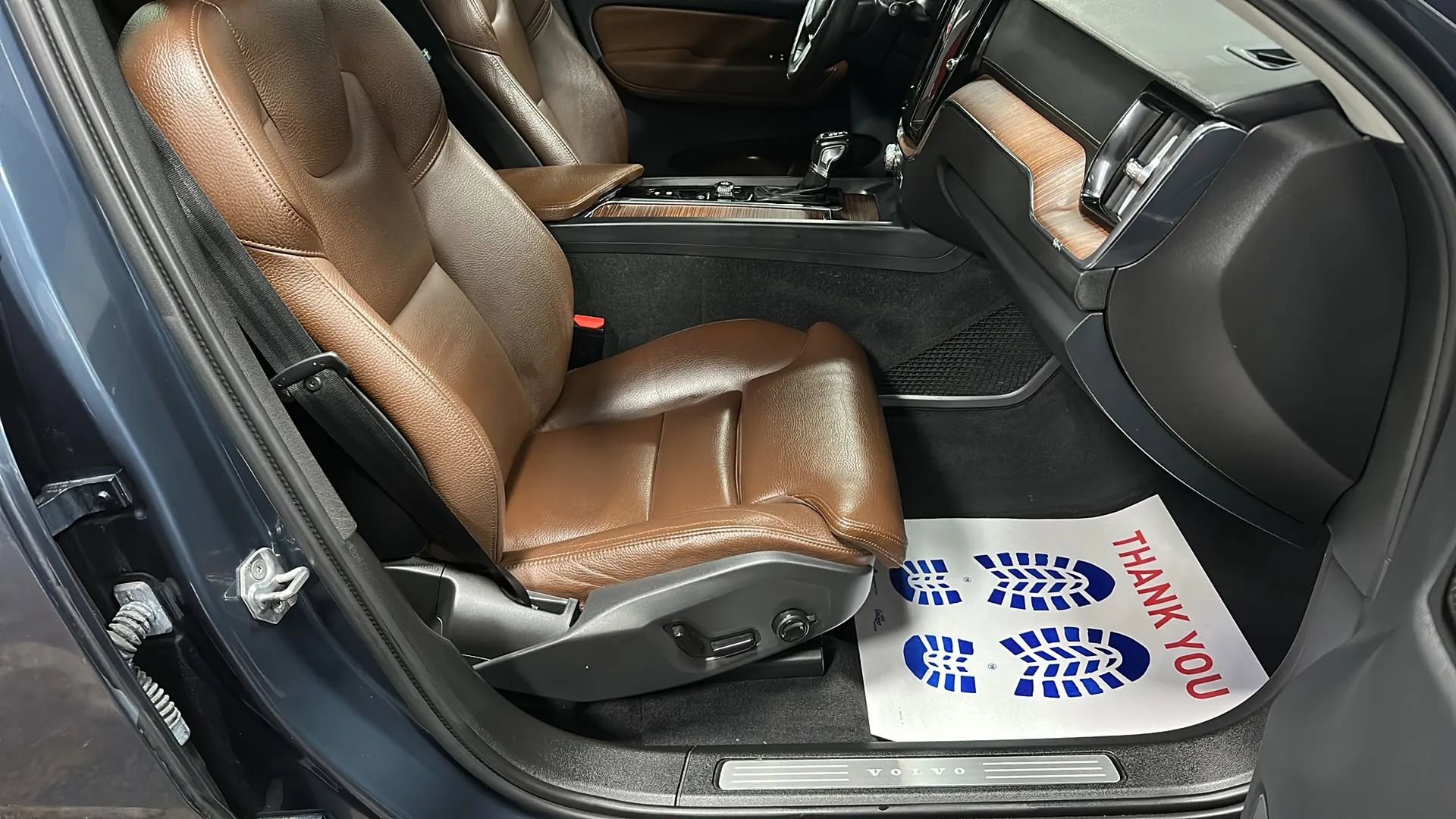 Used 2019 Volvo XC60 T5 Inscription w/ Protection Package Premier image 17