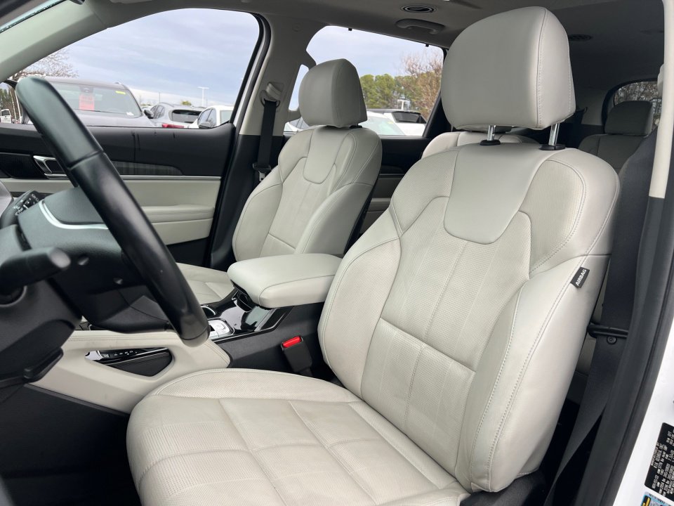 Used 2023 Kia Telluride EX w/ EX Captain's Chair Package image 30