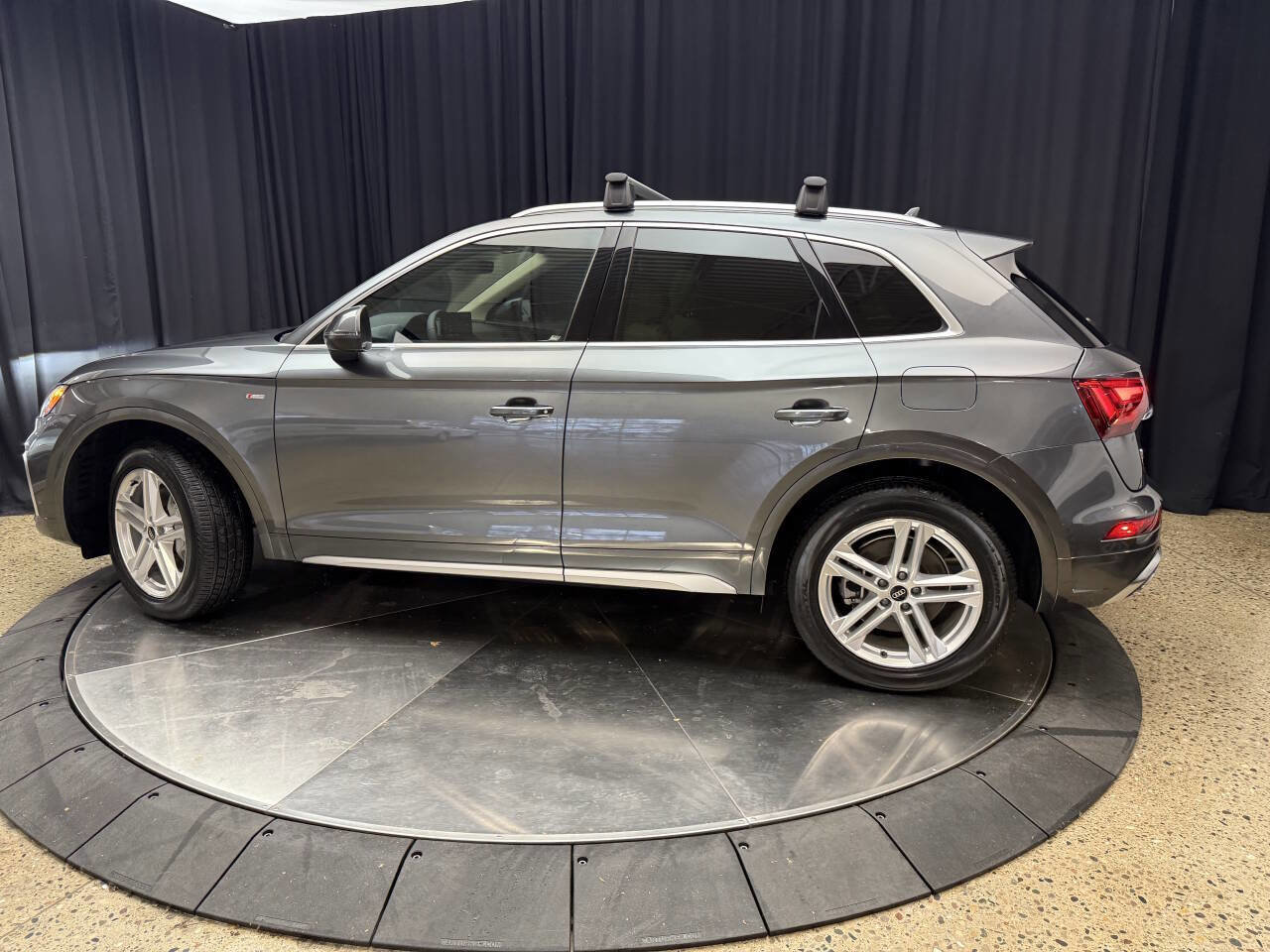 Used 2024 Audi Q5 e Premium w/ Convenience Package image 5