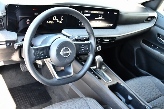 Used 2025 Nissan Kicks SV FWD image 16