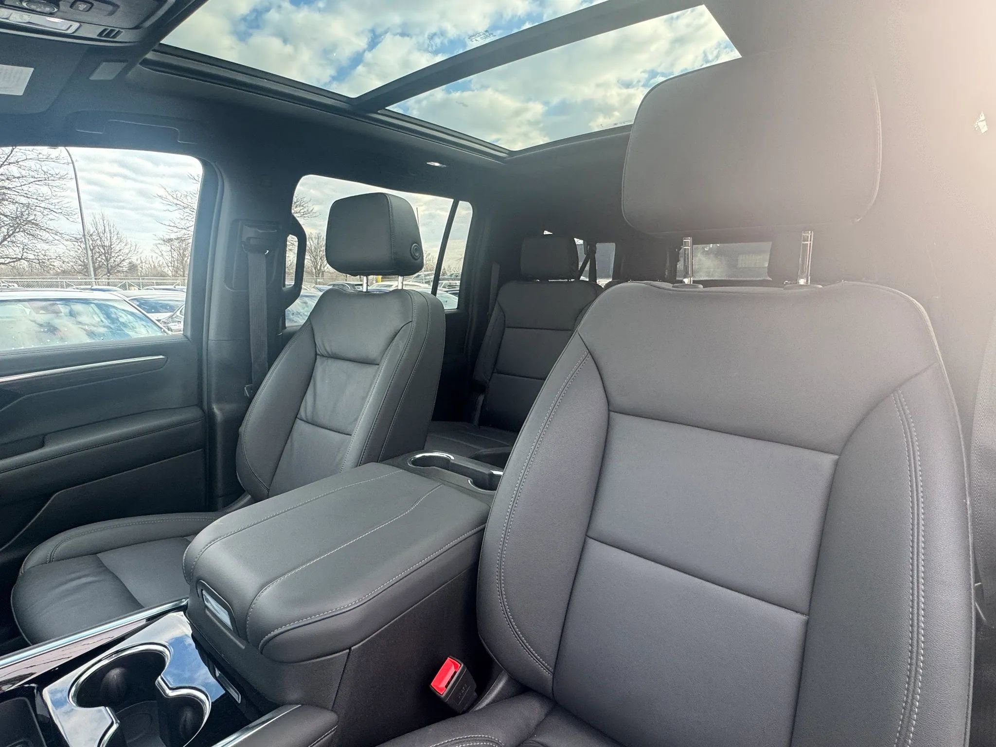 Used 2025 Chevrolet Suburban LT w/ Comfort Package image 12