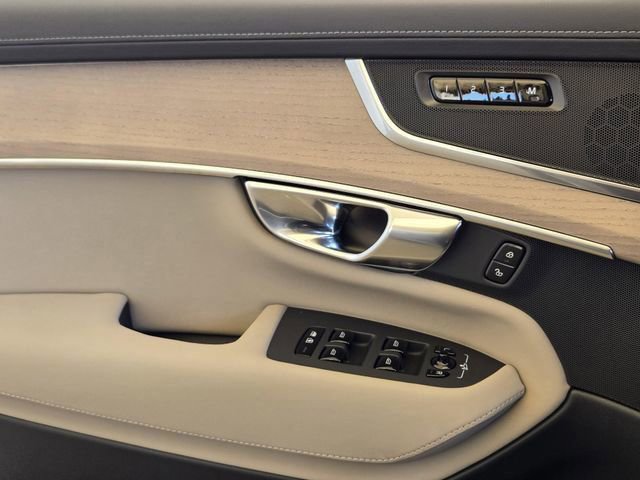 New 2025 Volvo XC90 T8 Core image 25