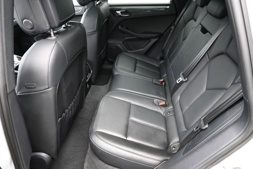 Certified 2023 Porsche Macan S AWD/4WD image 7