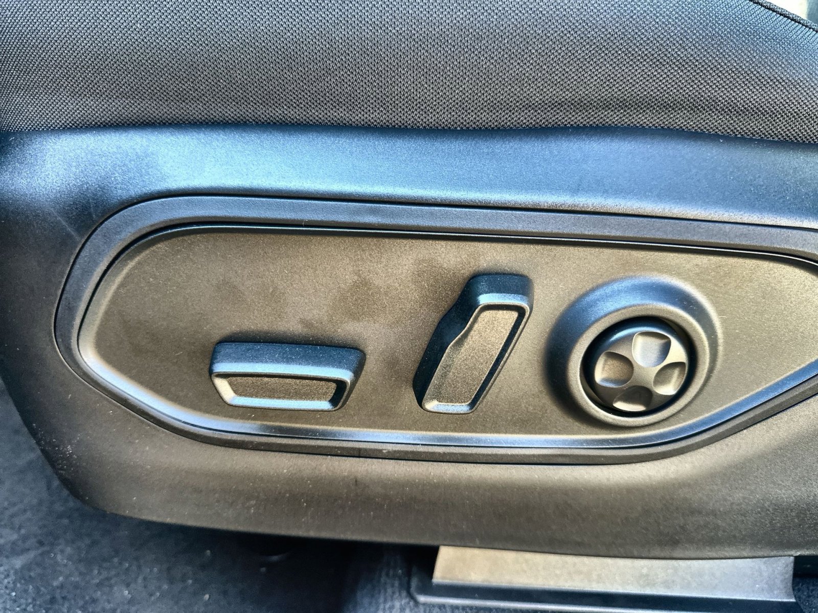 New 2025 Jeep Grand Cherokee Laredo X w/ Luxury Tech Group I image 14