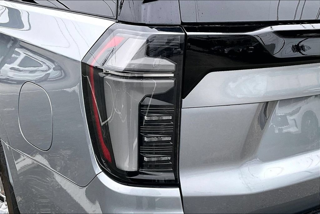 Used 2025 Chevrolet Suburban Premier AWD/4WD image 41