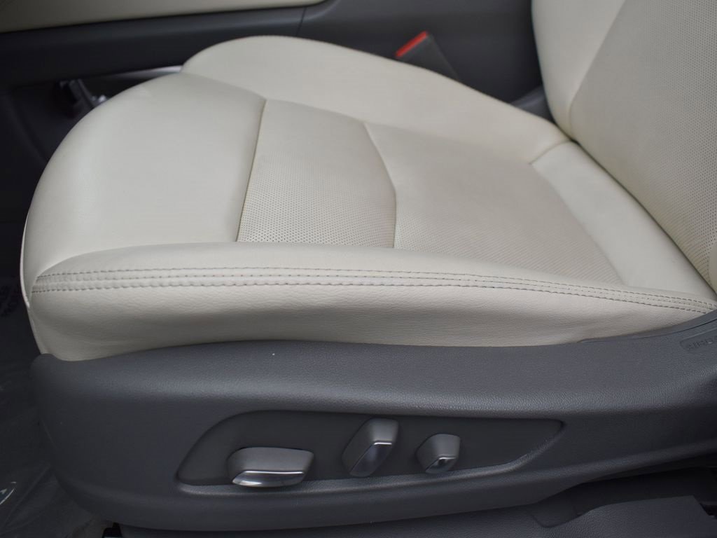 Certified 2022 Cadillac XT5 Premium Luxury w/ Technology Package image 11