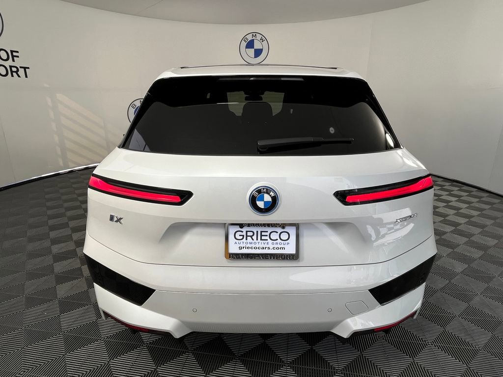 Used 2023 BMW iX xDrive50 w/ Premium Package AWD/4WD image 11
