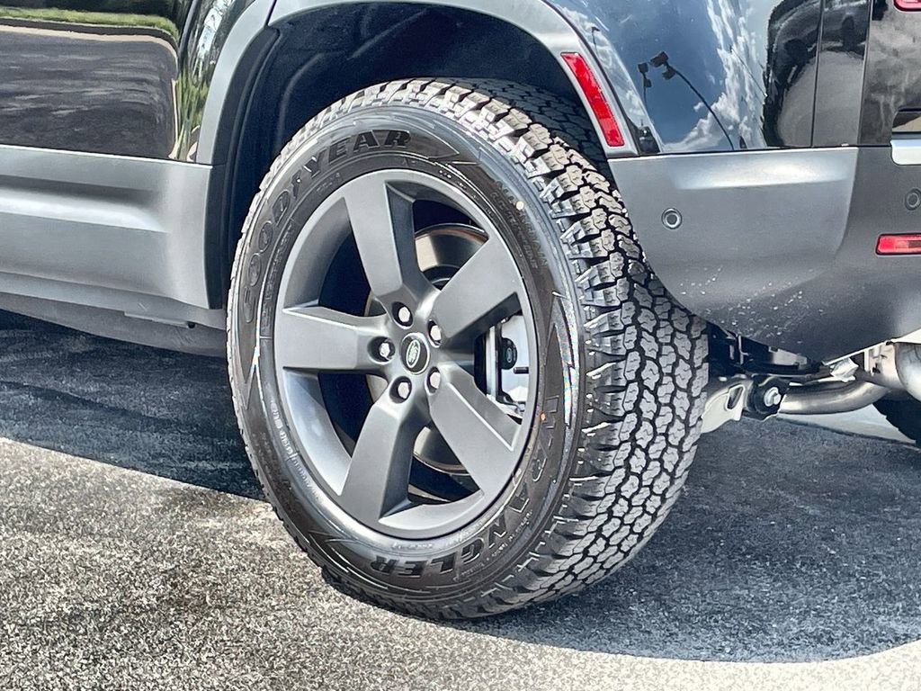 Certified 2024 Land Rover Defender 110 SE AWD/4WD image 11