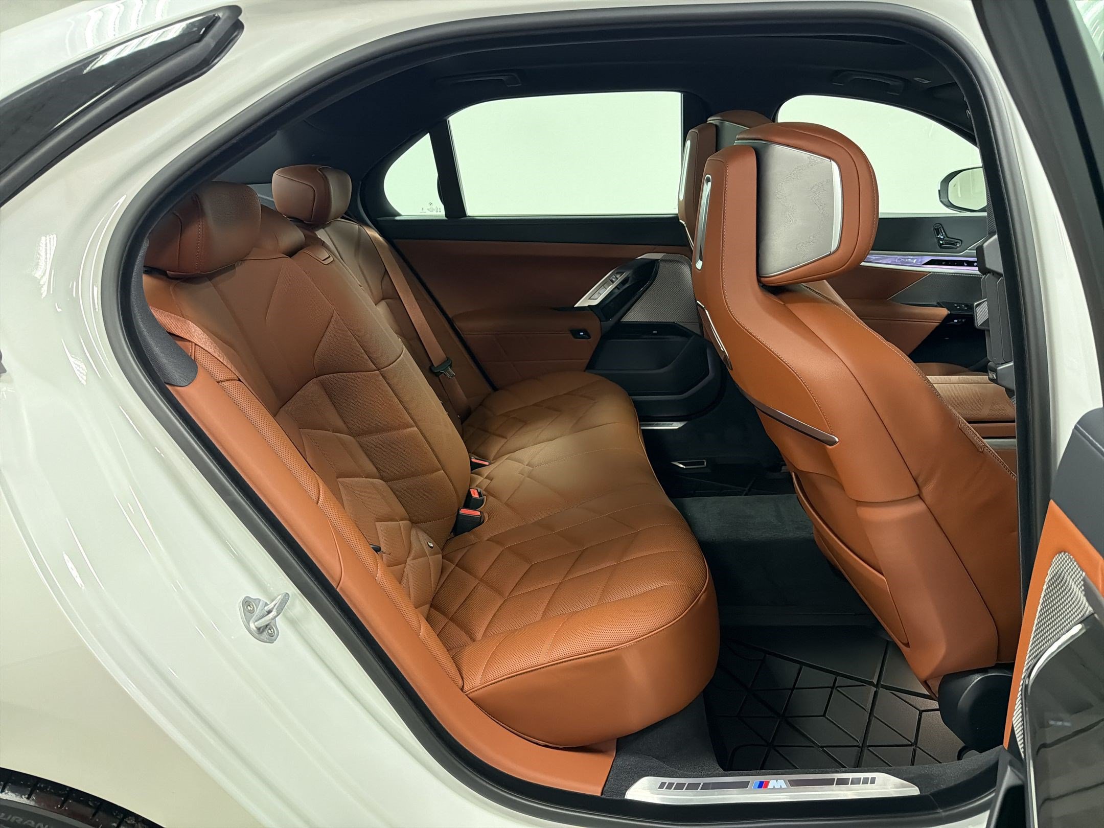 Used 2026 BMW 740i w/ Premium Package RWD image 29
