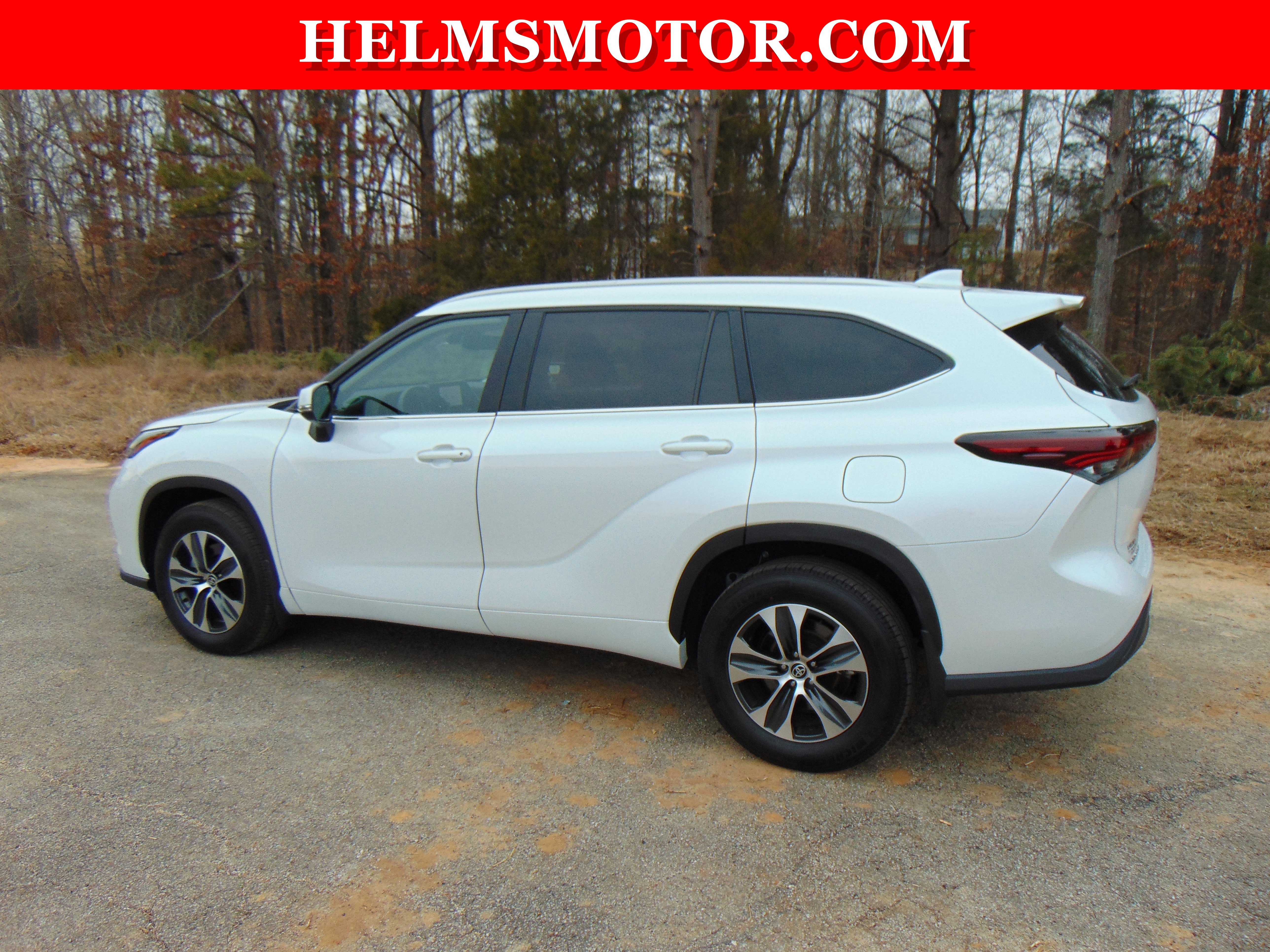Used 2025 Toyota Highlander XLE image 5