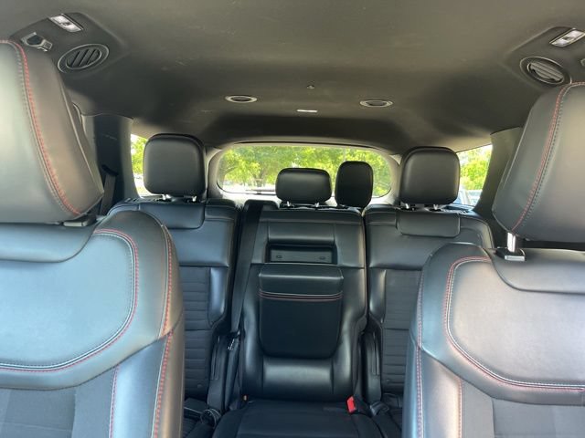 Used 2025 Ford Explorer ST-Line w/ ST-Line Street Pack AWD/4WD image 29